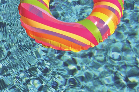 swim_ring_in_the_pool_204904.jpg